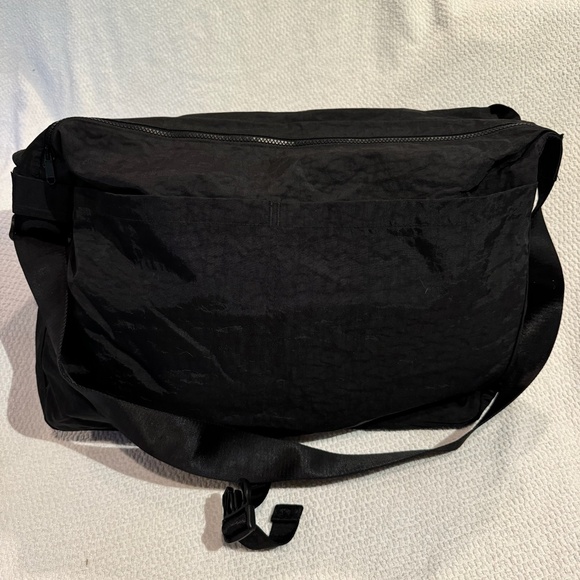 HUGE RARE HTF BAGGU Black Travel Sport Messenger Bag (Large one!) - Picture 4 of 8
